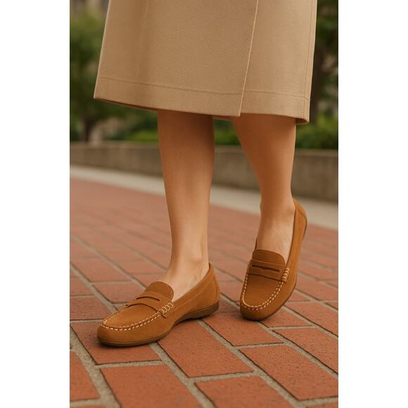 Donald Pliner Women's "Binah" Tan Suede Leather Slip-on Penny Loafers Size 7.5 - Picture 1 of 10